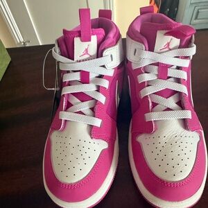 Nike AIR JORDANS BRAND NEW Kids Sneakers - Pink and White